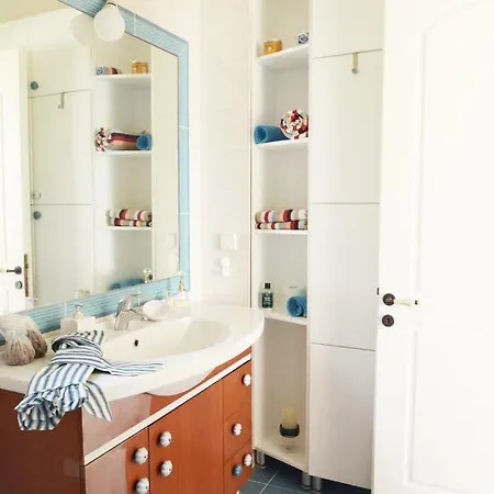 Blueline Apartment *